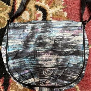 Girls lululemon bag. Great condition barley worn